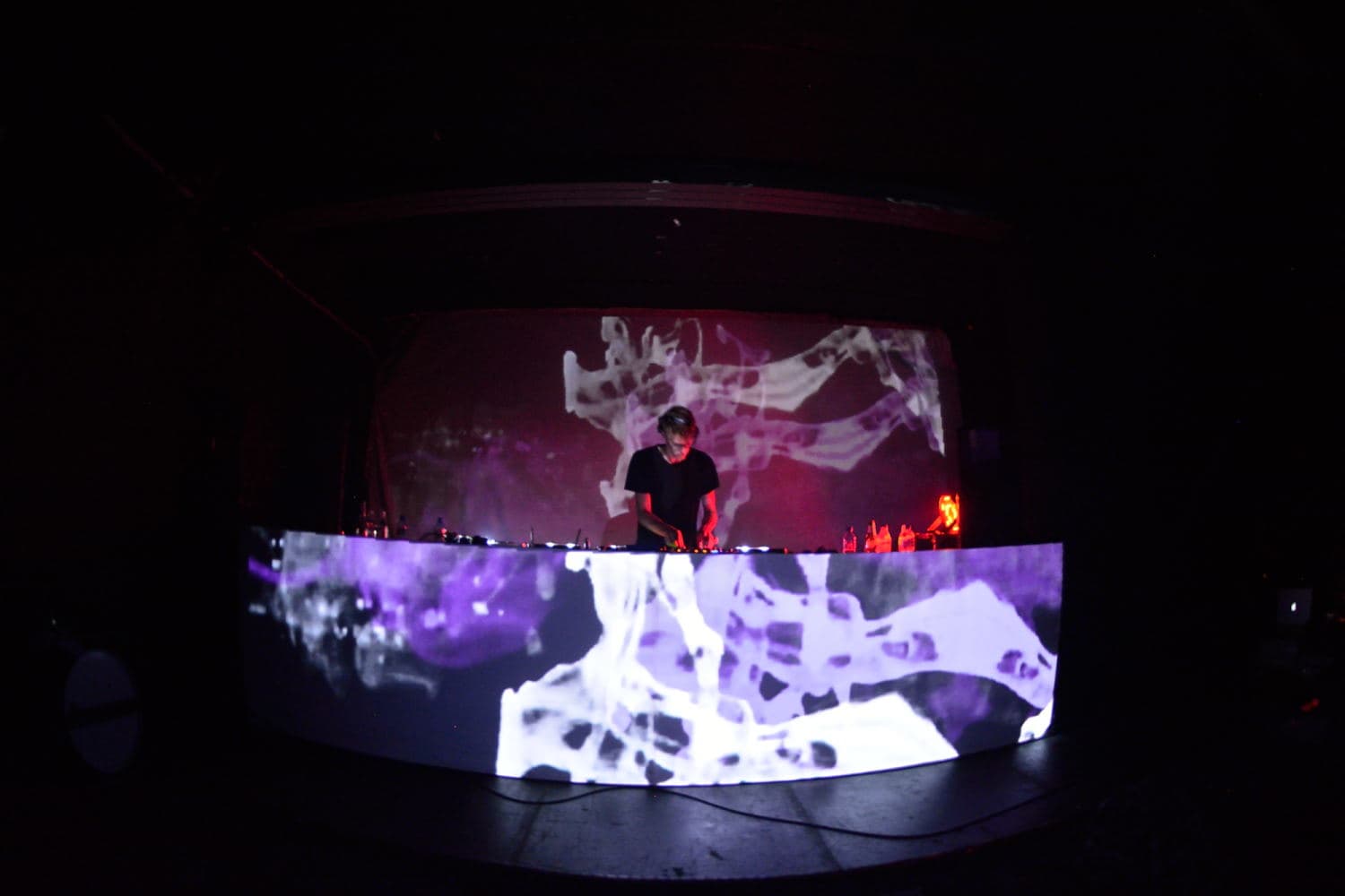 ARtroniks performing